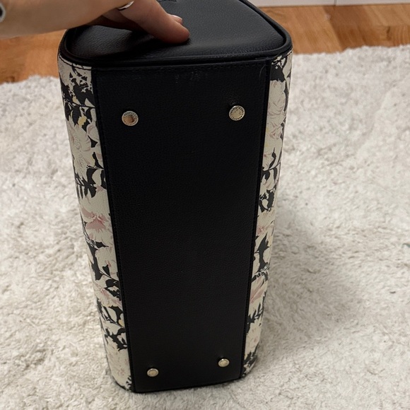 💐NWT Karl Lagerfeld Black and Cream Floral Satchel - Picture 5 of 11